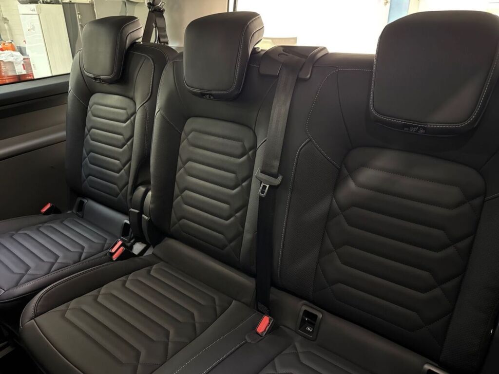 Ford Tourneo Custom 2026 Musta