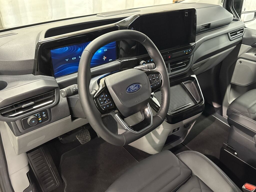 Ford Tourneo Custom 2026 Musta