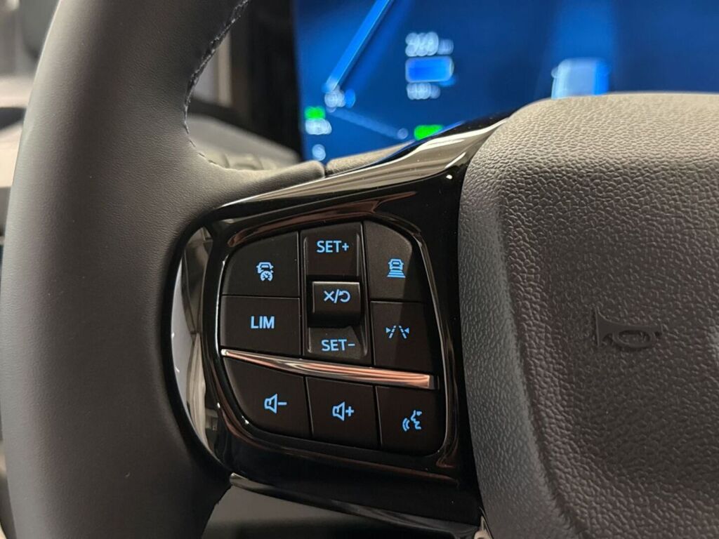 Ford Tourneo Custom 2026 Musta