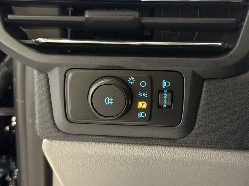 Ford Tourneo Custom 2026 Musta