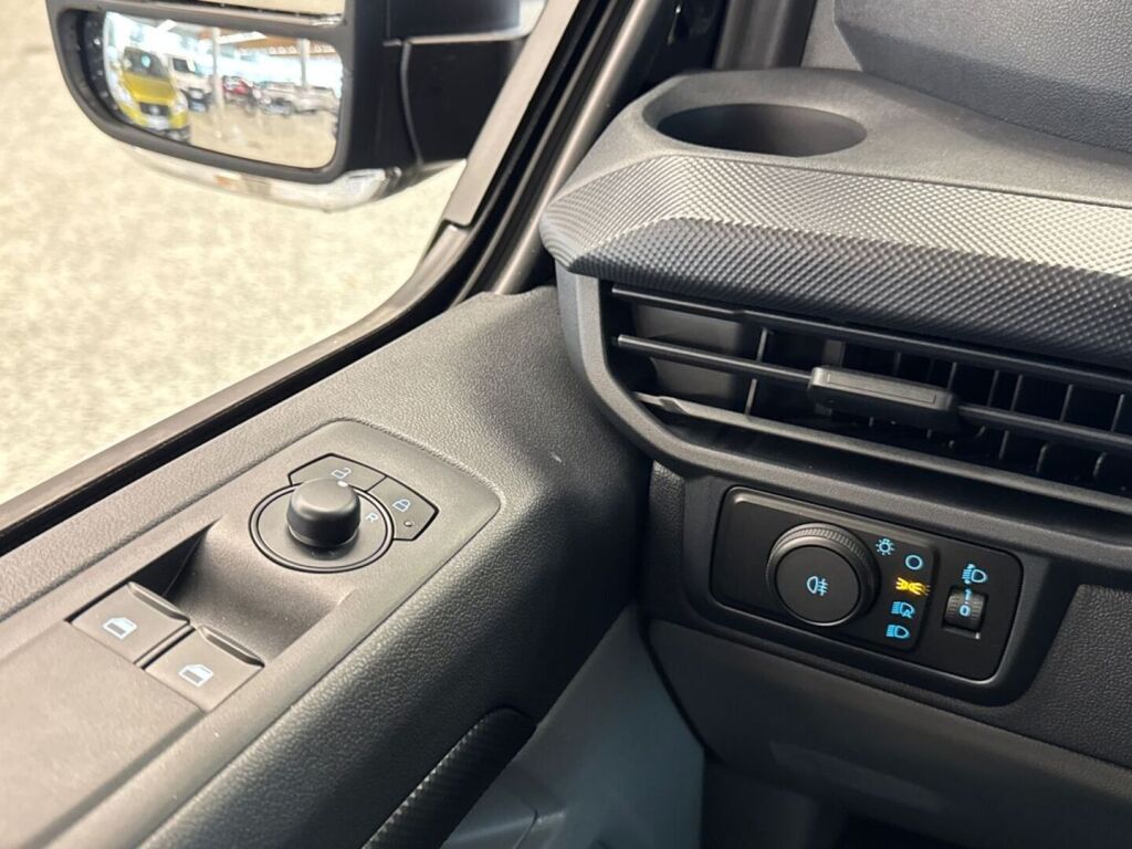 Ford Transit Custom 2026 Agate Black