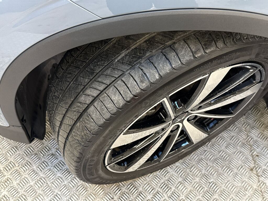 Polestar 2 2021 Thunder