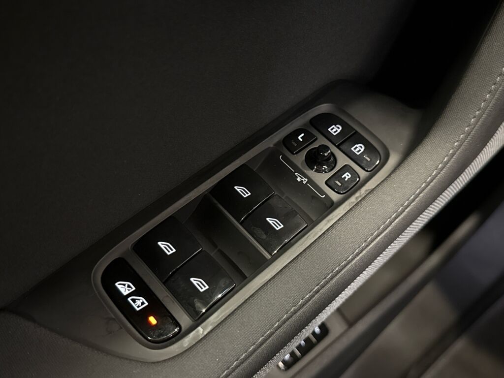 Polestar 2 2021 Thunder