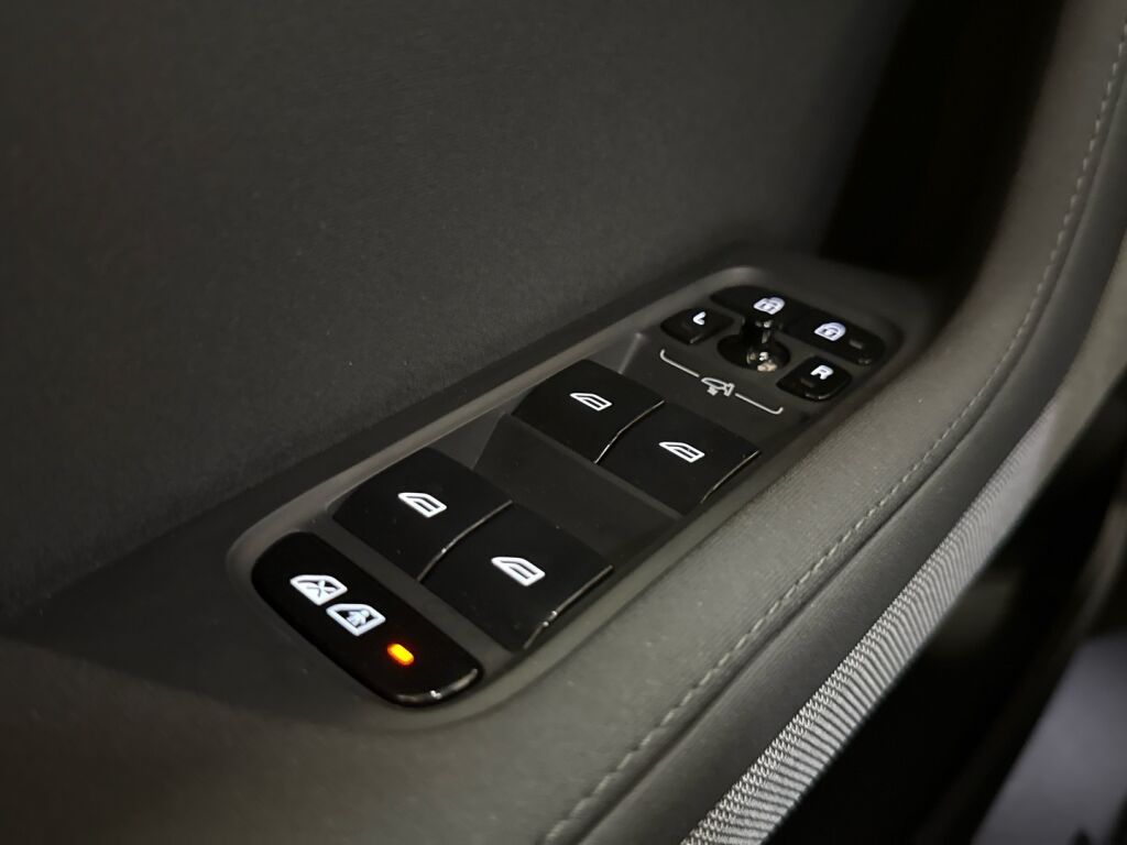 Polestar 2 2021 Thunder