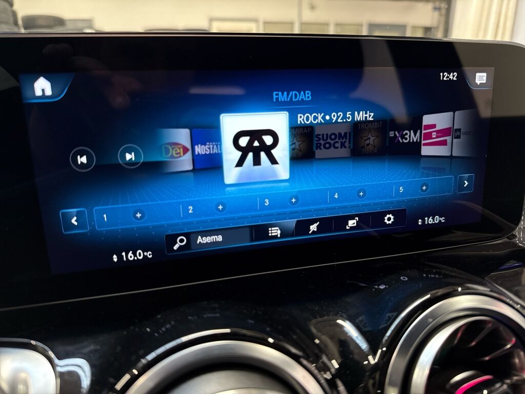 Mercedes-Benz EQB 2023 Sininen