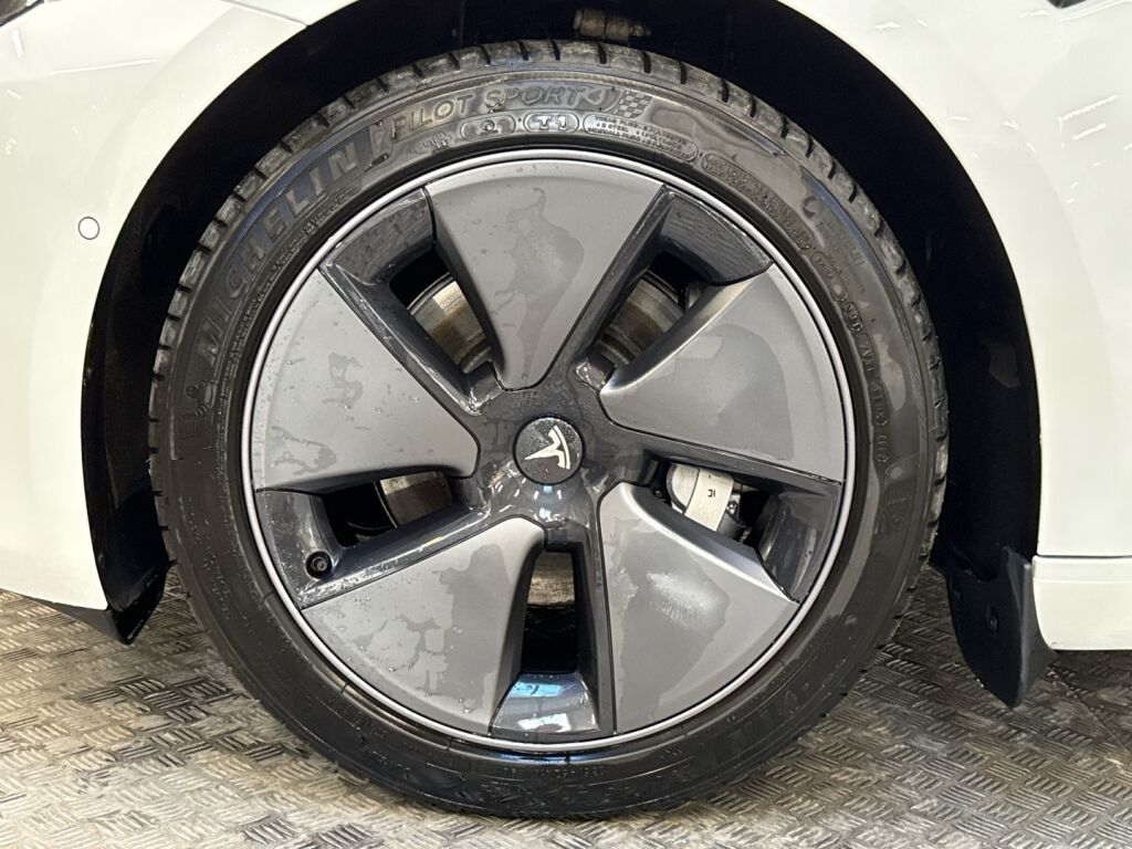 Tesla Model 3 2022 Valkoinen