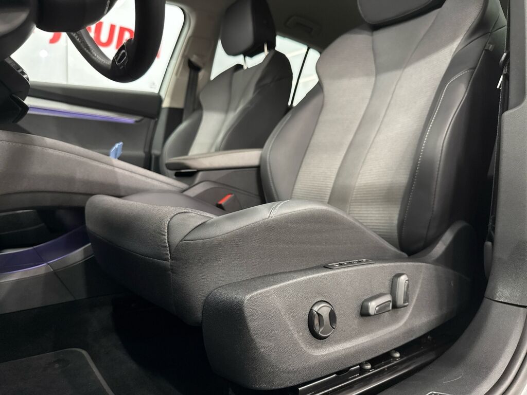 Skoda Enyaq 2024 Brilliant Silver Metallic