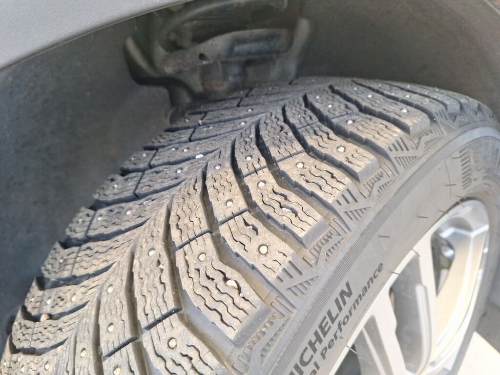 Volvo C40 2022 Vihreä