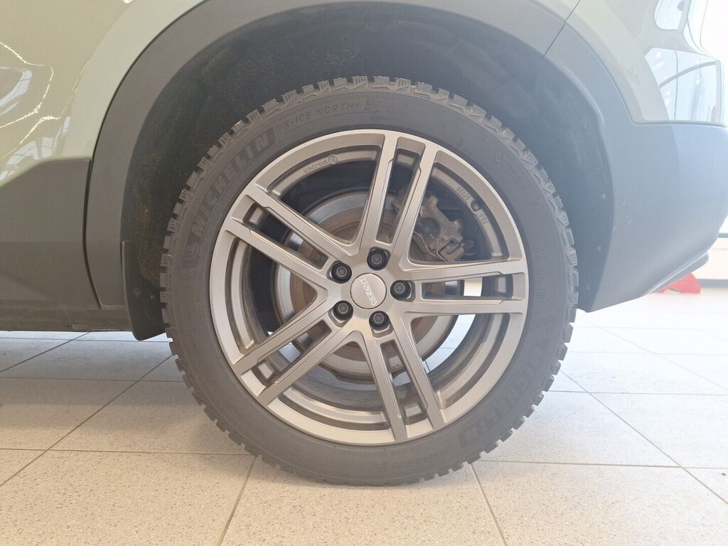 Volvo C40 2022 Vihreä