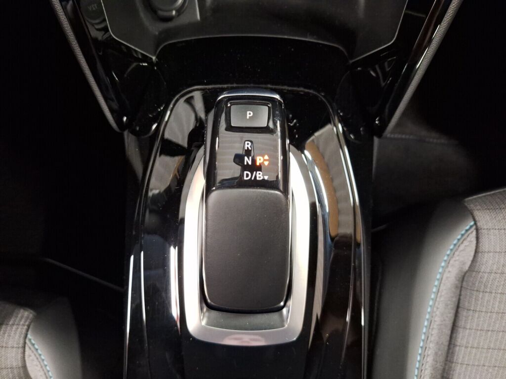 Peugeot e-208 2021 