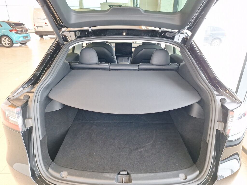 Tesla Model Y 2022 Musta