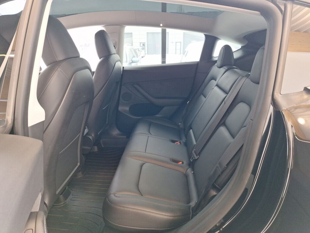 Tesla Model Y 2022 Musta