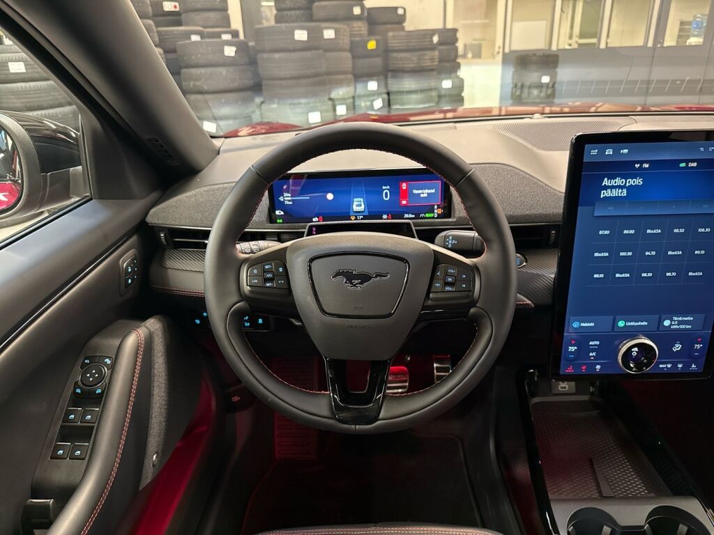 Ford Mustang Mach-E 2026 Punainen