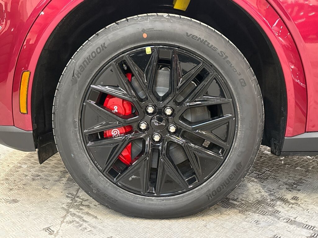 Ford Mustang Mach-E 2026 Punainen