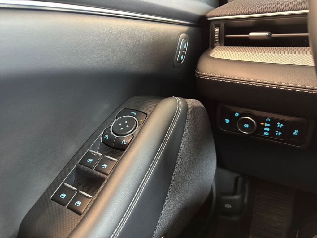 Ford Mustang 2023 Punainen