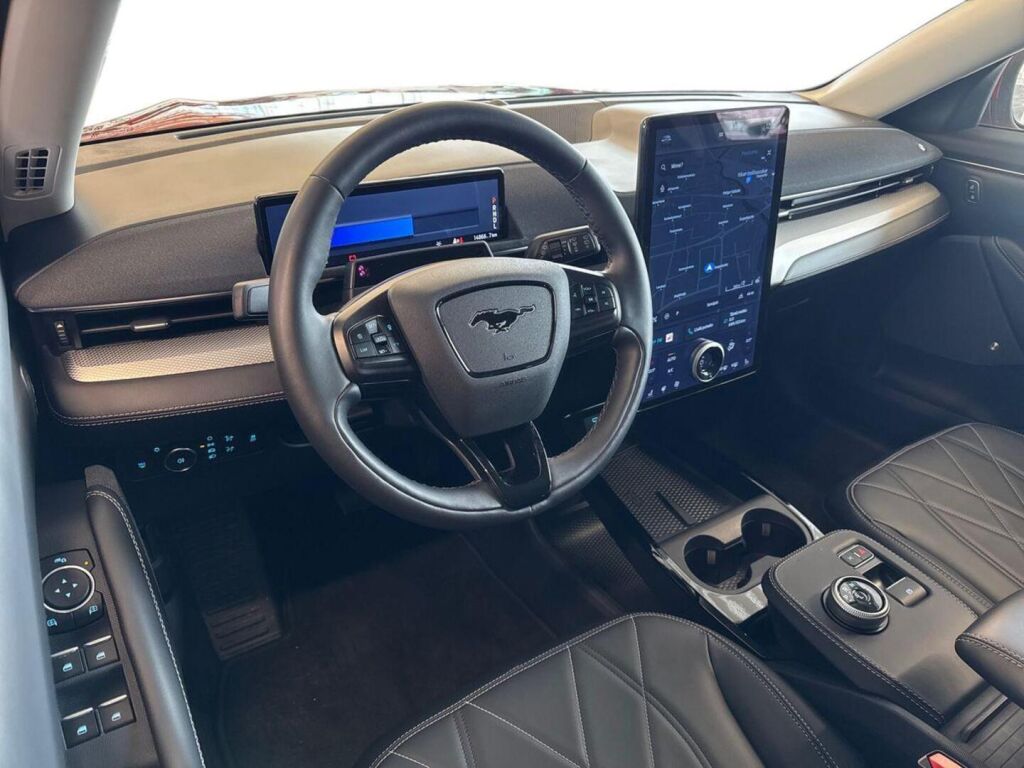 Ford Mustang 2023 Punainen