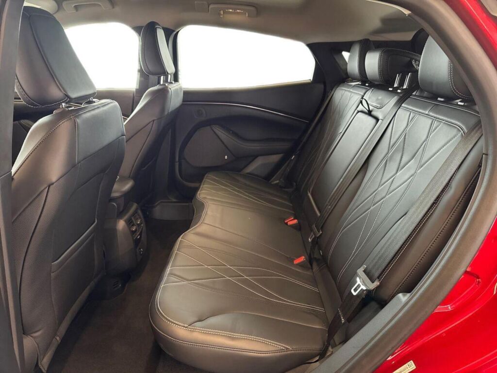 Ford Mustang 2023 Punainen