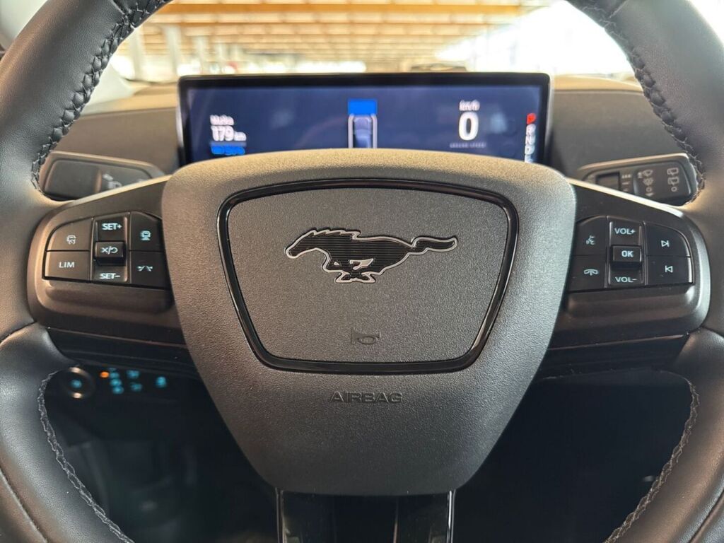 Ford Mustang 2023 Punainen