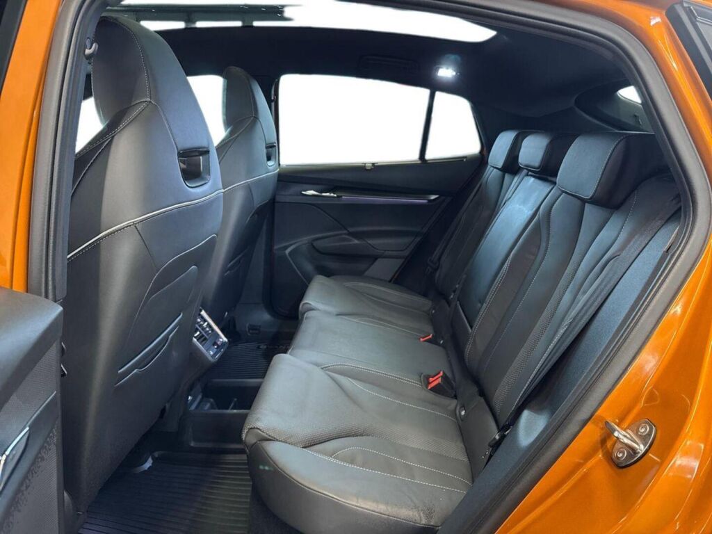 Skoda Enyaq 2023 Oranssi