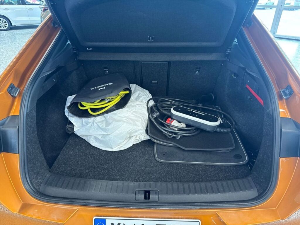 Skoda Enyaq 2023 Oranssi