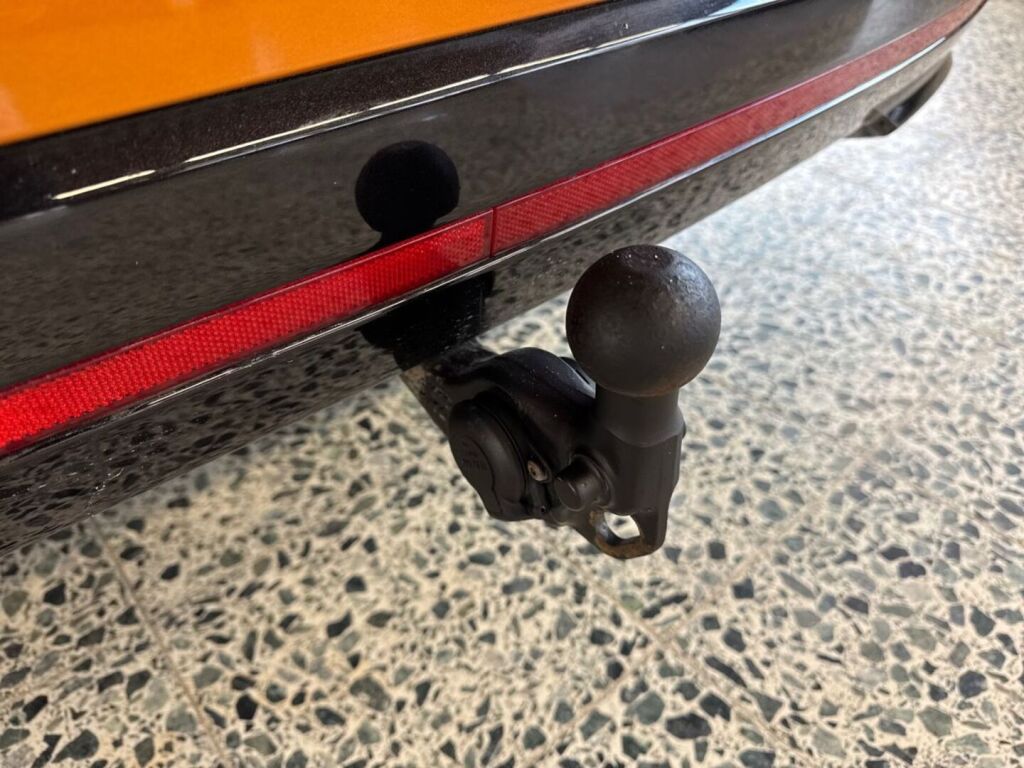 Skoda Enyaq 2023 Oranssi