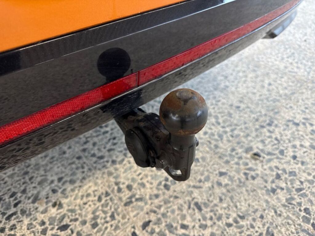 Skoda Enyaq 2023 Oranssi