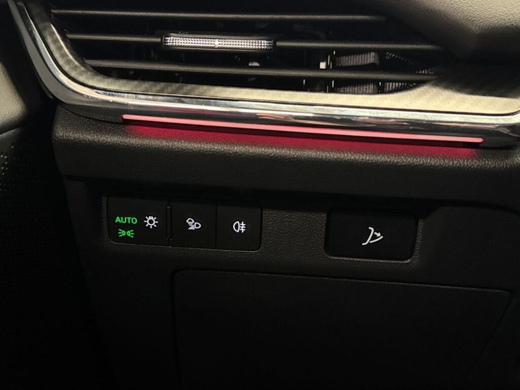 Skoda Enyaq 2023 Oranssi