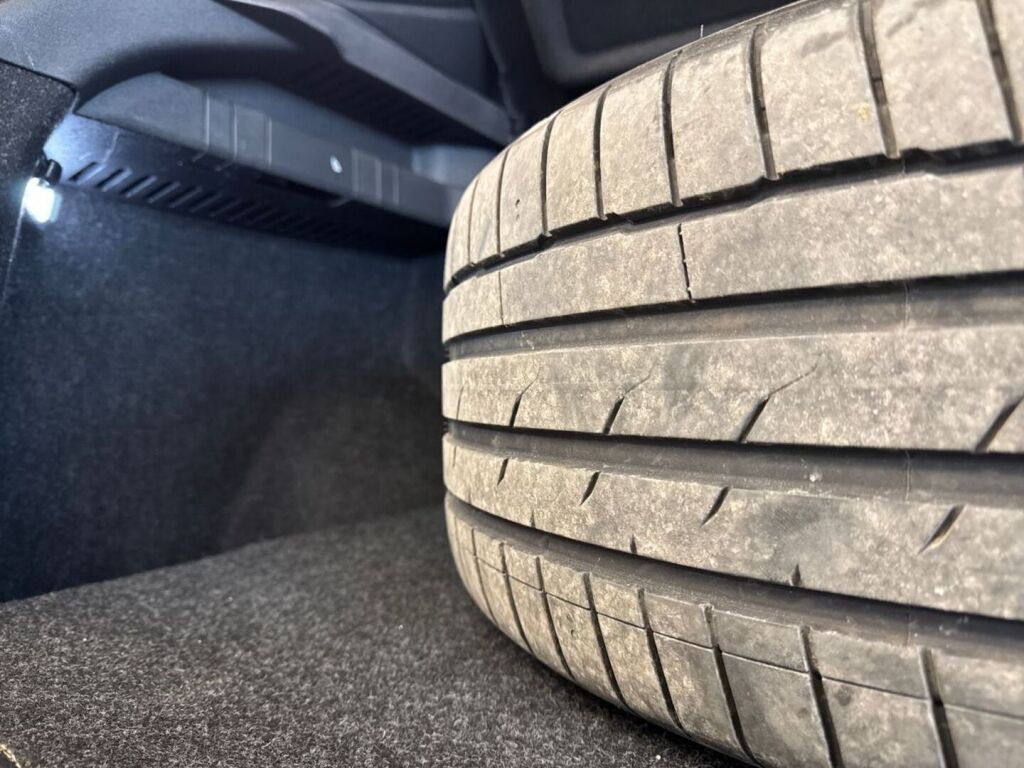 Skoda Enyaq 2023 Oranssi