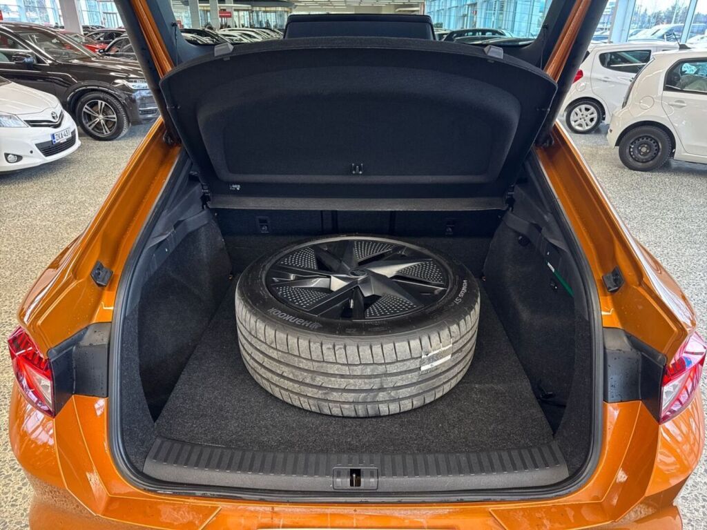 Skoda Enyaq 2023 Oranssi