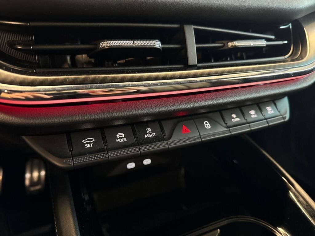 Skoda Enyaq 2023 Oranssi