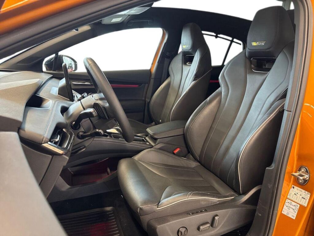 Skoda Enyaq 2023 Oranssi