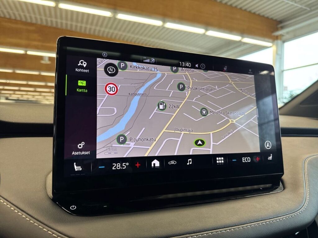 Skoda Enyaq 2023 Oranssi