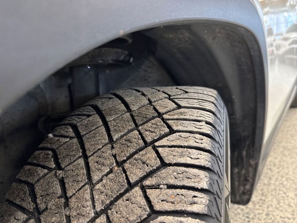 Mercedes-Benz EQB 2022 Valkoinen