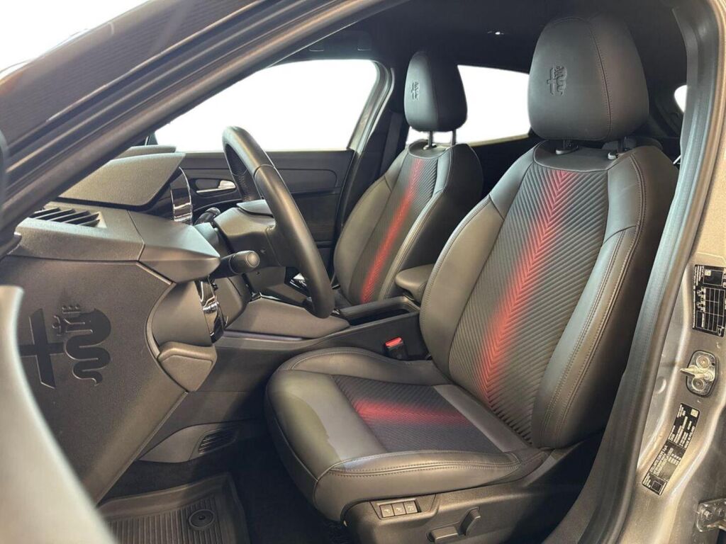 Alfa Romeo Junior 2025 Harmaa