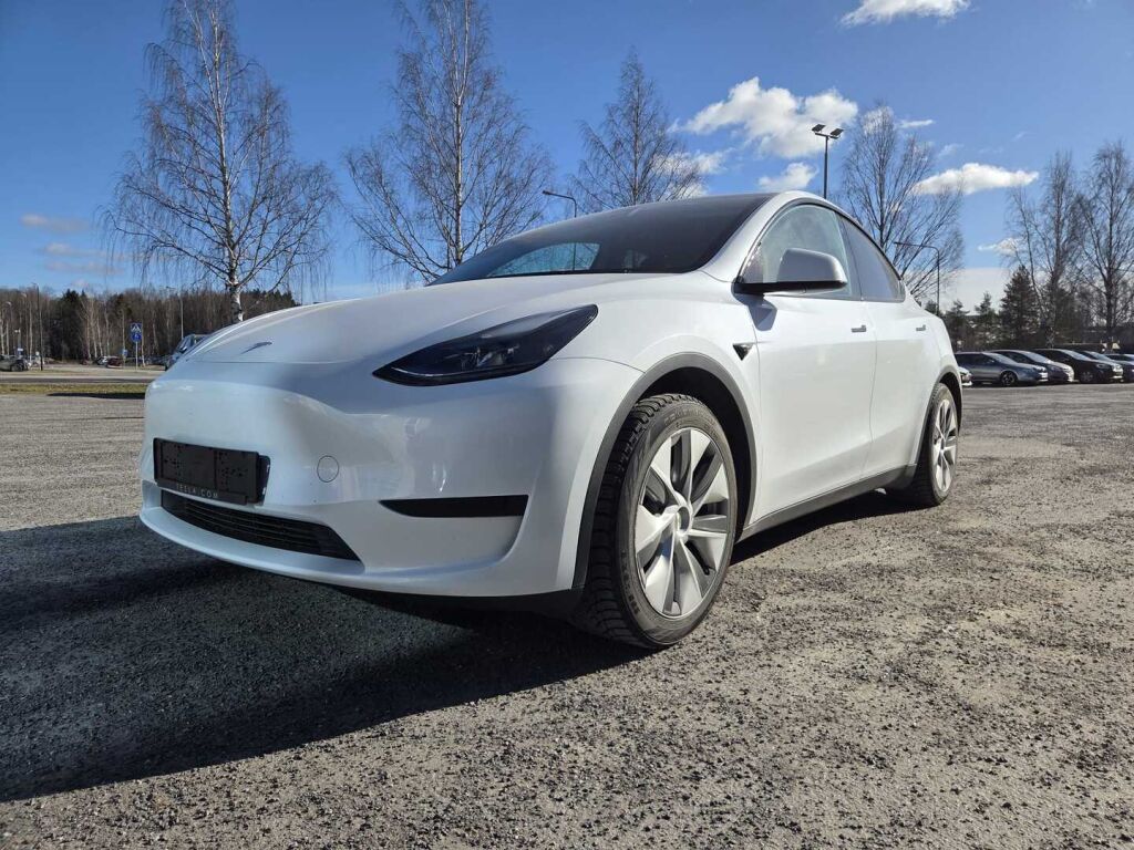 Tesla Model Y 2023 Valkoinen