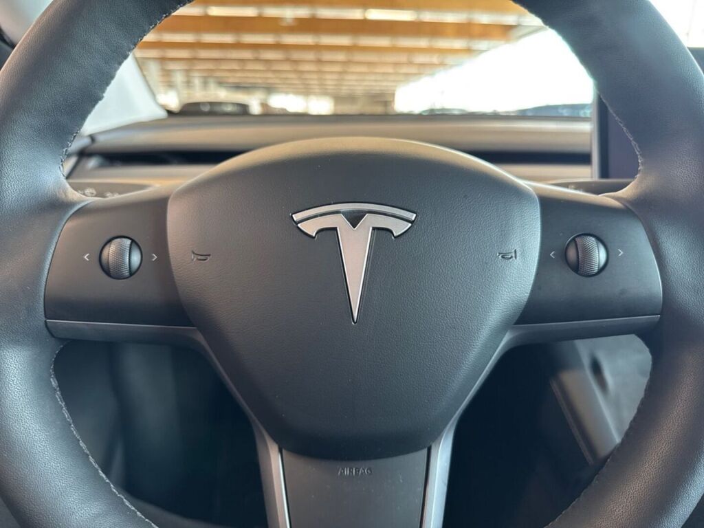 Tesla Model Y 2023 Valkoinen