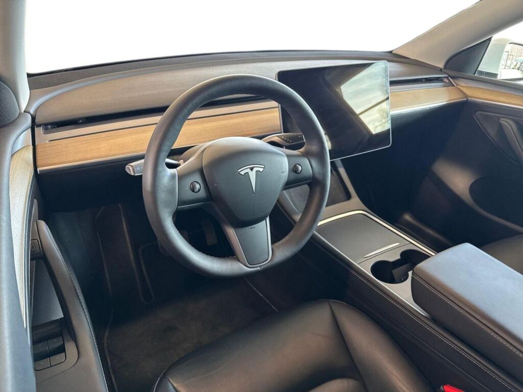 Tesla Model Y 2023 Valkoinen