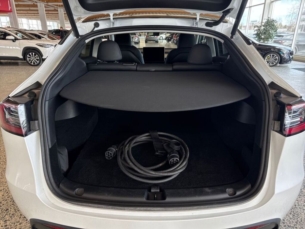 Tesla Model Y 2023 Valkoinen