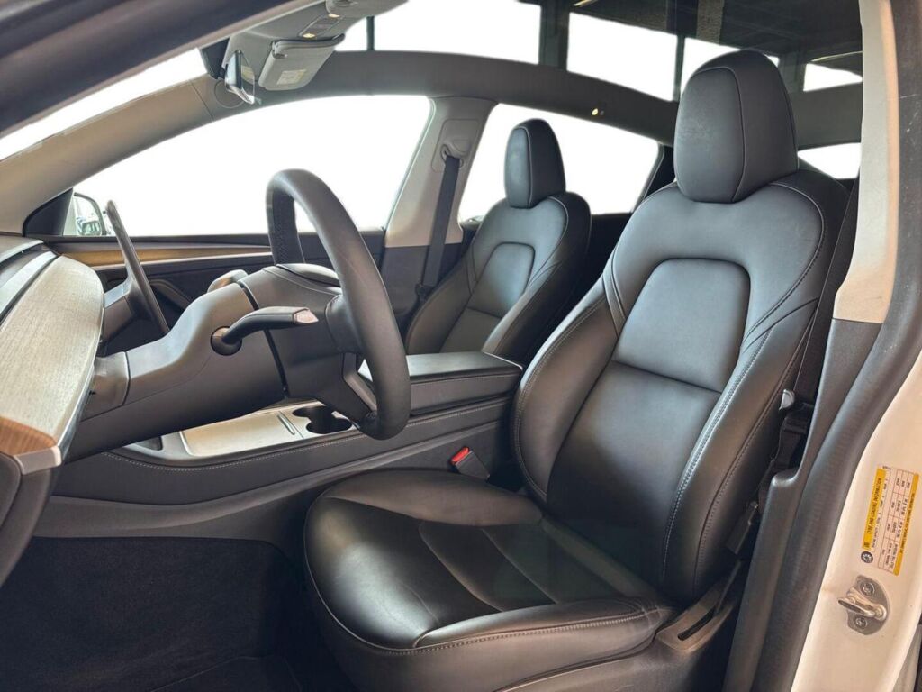 Tesla Model Y 2023 Valkoinen