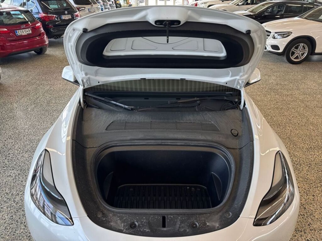 Tesla Model Y 2023 Valkoinen