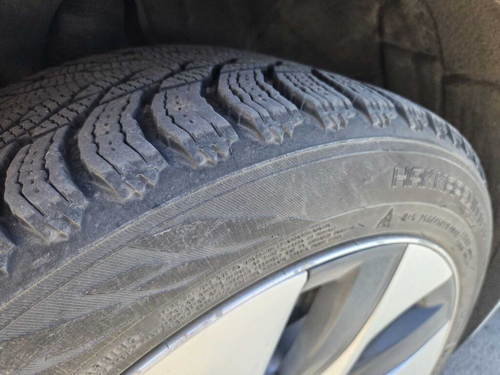 Tesla Model Y 2023 Valkoinen