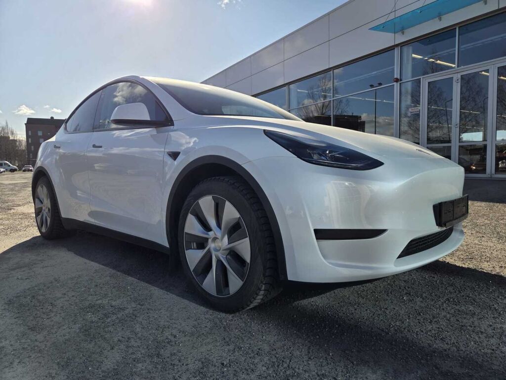 Tesla Model Y 2023 Valkoinen