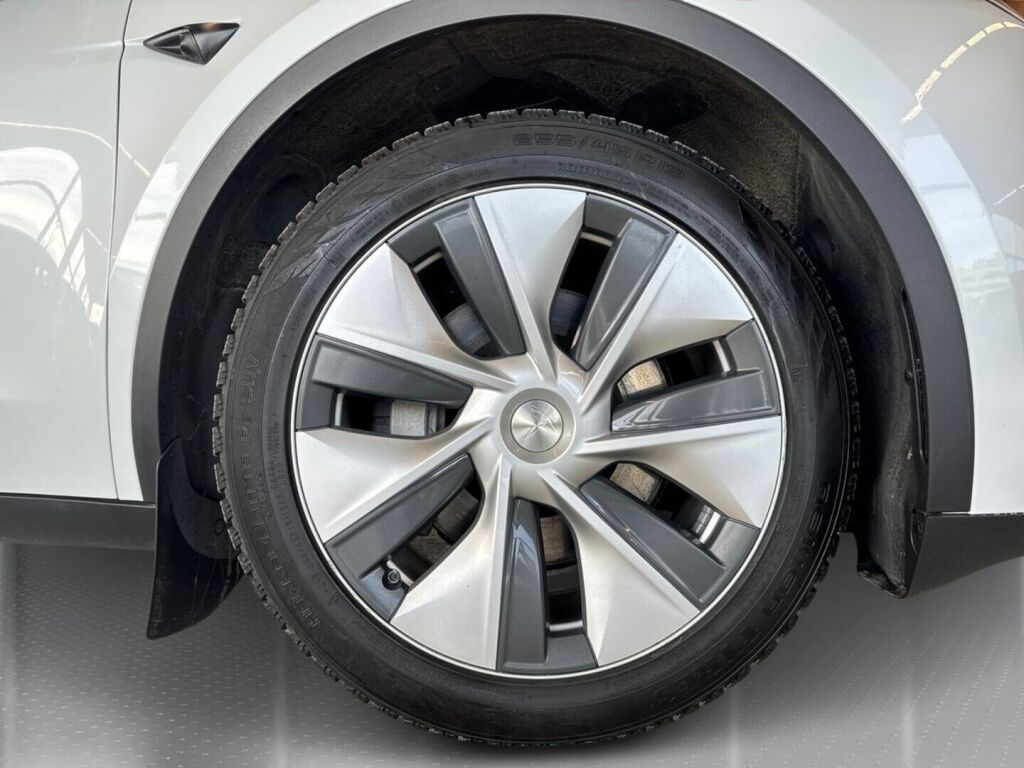 Tesla Model Y 2023 Valkoinen