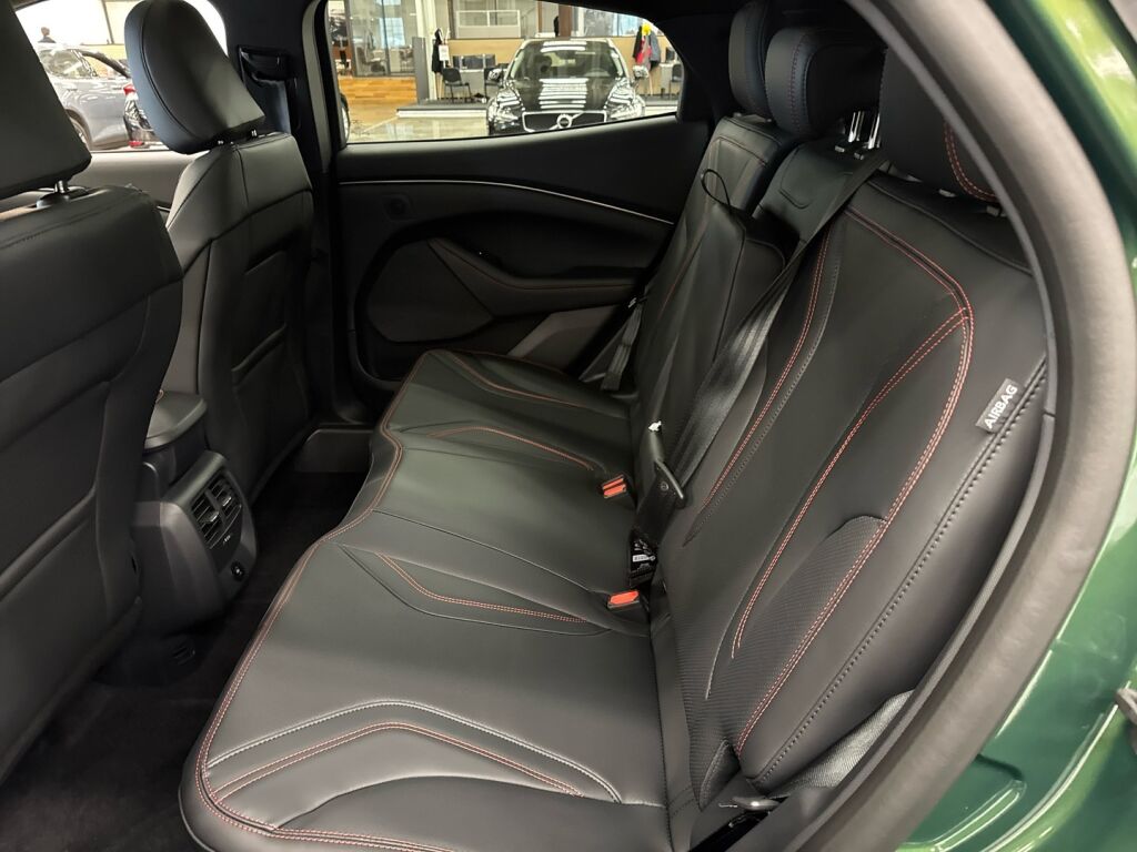 Ford Mustang Mach-E 2026 Vihreä