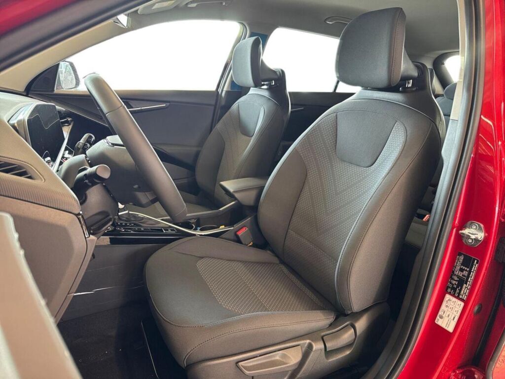 Kia Niro 2026 Punainen