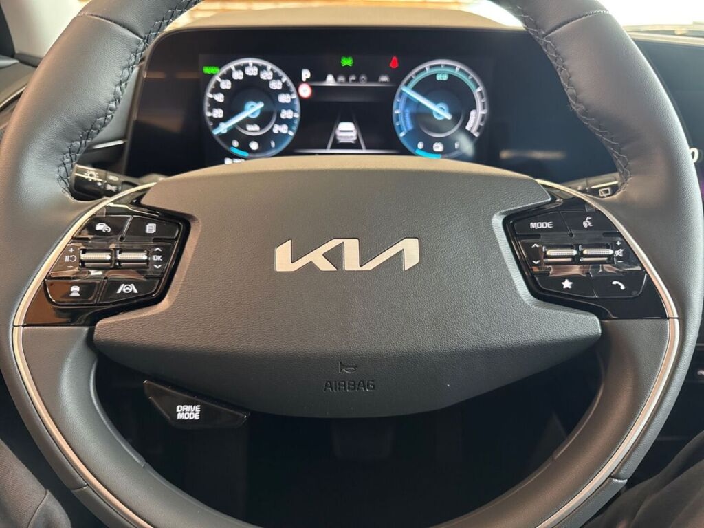 Kia Niro 2026 Musta