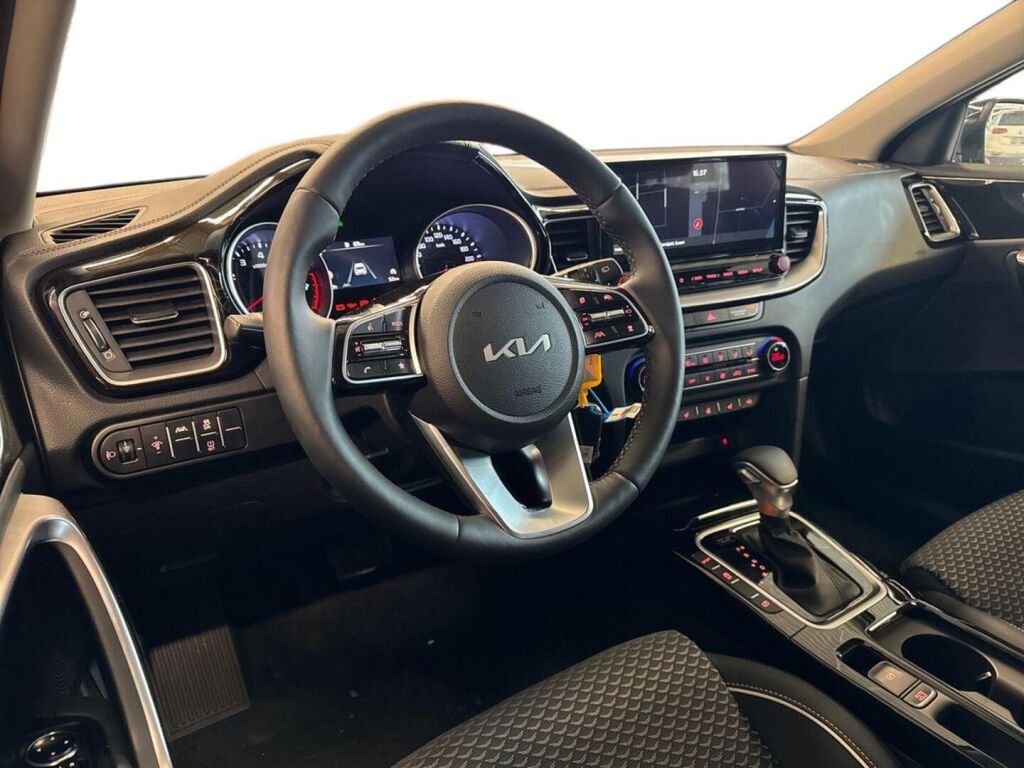 Kia XCeed 2026 Musta