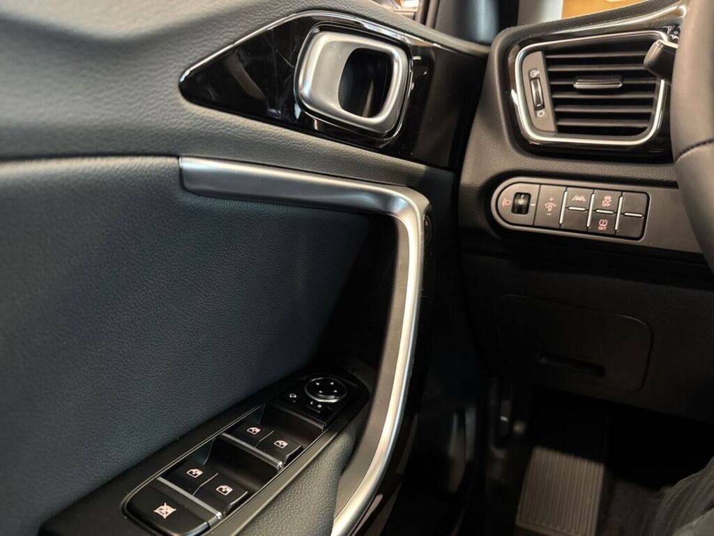 Kia XCeed 2026 Musta