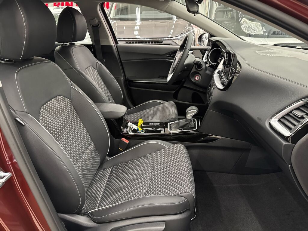 Kia XCeed 2026 Punainen