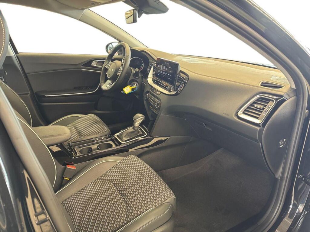 Kia XCeed 2026 Musta